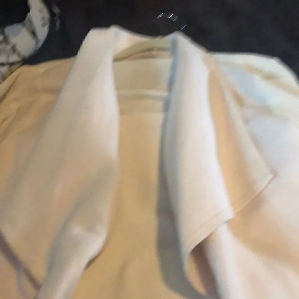 Very classy White Flutter long coat/ Cardigan - Picture 9 of 11